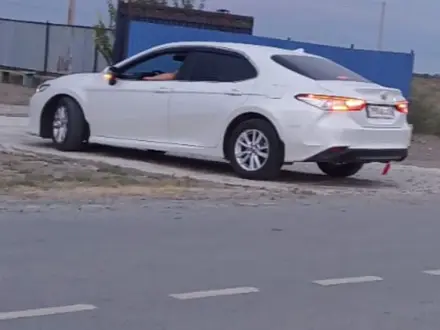 Toyota Camry 2020 года за 14 000 000 тг. в Атырау