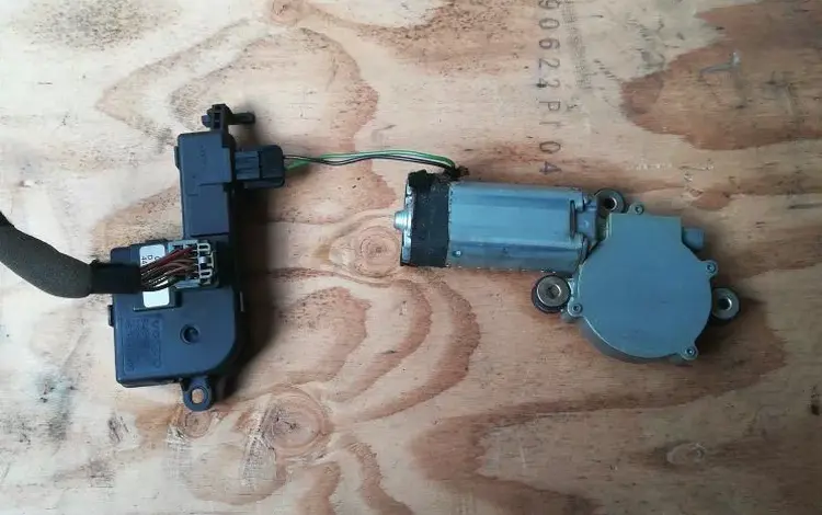 Моторчик люка Volvo XC90 за 15 000 тг. в Алматы