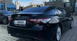 Toyota Camry 2018 года за 13 300 000 тг. в Астана – фото 3