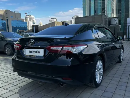 Toyota Camry 2018 года за 12 750 000 тг. в Астана – фото 3