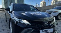 Toyota Camry 2018 года за 13 300 000 тг. в Астана – фото 2