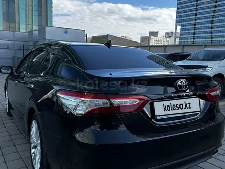 Toyota Camry 2018 года за 12 750 000 тг. в Астана – фото 4