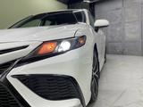 Toyota Camry 2019 года за 11 400 000 тг. в Алматы – фото 2