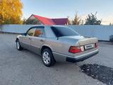 Mercedes-Benz E 200 1990 годаүшін1 700 000 тг. в Усть-Каменогорск – фото 5