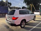 Toyota Highlander 2013 года за 13 000 000 тг. в Алматы – фото 2