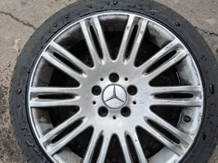 Mercedes benz w211 double spoke sport с летней резиной за 320 000 тг. в Алматы – фото 2