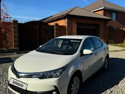 Toyota Corolla 2018 года за 8 600 000 тг. в Актобе