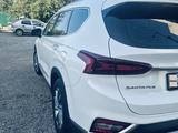 Hyundai Santa Fe 2019 года за 11 700 000 тг. в Актобе – фото 3