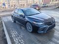 Toyota Camry 2020 года за 9 500 000 тг. в Актобе – фото 4