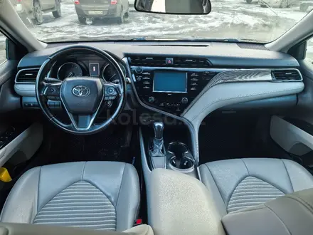 Toyota Camry 2020 года за 9 500 000 тг. в Актобе – фото 7