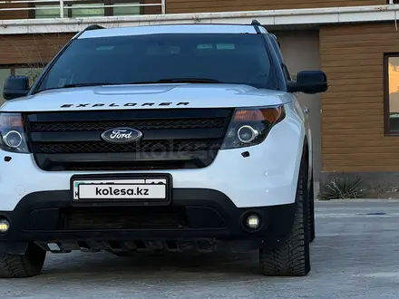 Ford Explorer 2014 года за 12 300 000 тг. в Актау – фото 2