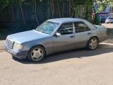 Mercedes-Benz E 200 1992 года за 2 100 000 тг. в Петропавловск – фото 2