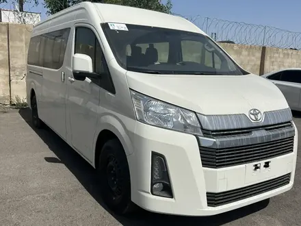 Toyota Hiace 2024 года за 30 300 000 тг. в Актау