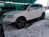 Volkswagen Touareg 2005 годаfor4 500 000 тг. в Актобе