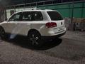 Volkswagen Touareg 2005 года за 4 500 000 тг. в Актобе – фото 4