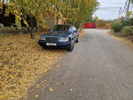 Mercedes-Benz E 200 1994 года за 3 800 000 тг. в Атырау – фото 2