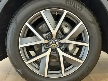 Volkswagen Touareg Business Atmosphere 2025 года за 38 990 000 тг. в Караганда – фото 19