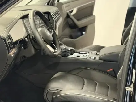 Volkswagen Touareg Business Atmosphere 2025 года за 38 990 000 тг. в Караганда – фото 9
