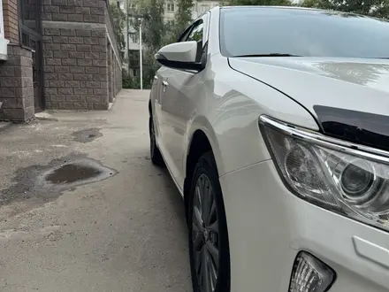 Toyota Camry 2016 года за 10 000 000 тг. в Семей – фото 2