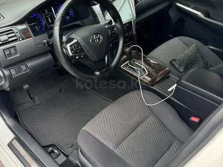 Toyota Camry 2016 года за 10 000 000 тг. в Семей – фото 12