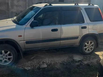 Honda CR-V 1998 года за 3 800 000 тг. в Актобе – фото 2