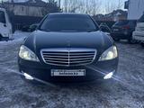 Mercedes-Benz S 500 2007 годаfor7 000 000 тг. в Астана