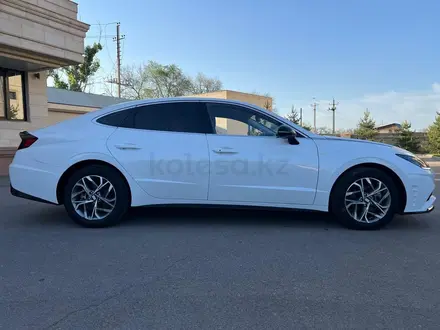 Hyundai Sonata 2022 года за 11 650 000 тг. в Алматы – фото 8