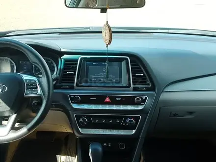 Hyundai Sonata 2018 года за 8 200 000 тг. в Уральск – фото 5