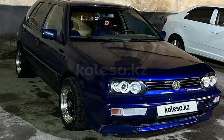 Volkswagen Golf 1993 годаүшін1 800 000 тг. в Семей