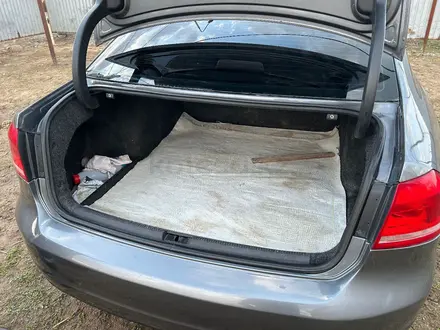 Volkswagen Passat 2014 года за 5 000 000 тг. в Атырау – фото 10
