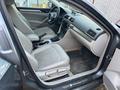 Volkswagen Passat 2014 года за 5 000 000 тг. в Атырау – фото 12