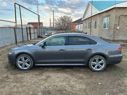 Volkswagen Passat 2014 года за 5 000 000 тг. в Атырау – фото 6