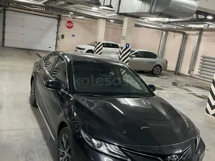 Toyota Camry 2023 года за 16 300 000 тг. в Алматы – фото 2