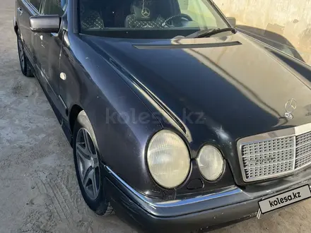 Mercedes-Benz E 320 1998 года за 2 000 000 тг. в Жанаозен – фото 14