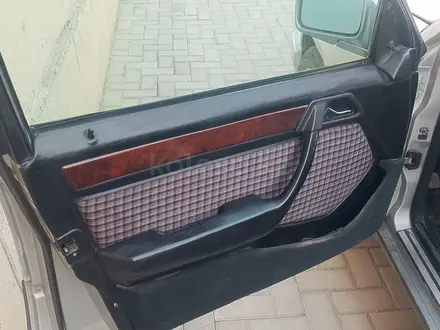 Mercedes-Benz E 230 1993 года за 1 400 000 тг. в Алматы – фото 3