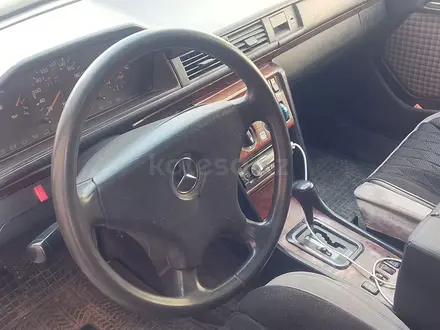 Mercedes-Benz E 230 1993 года за 1 400 000 тг. в Алматы – фото 4