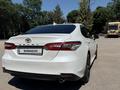 Toyota Camry 2021 года за 12 880 000 тг. в Алматы – фото 3