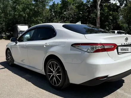 Toyota Camry 2021 года за 12 880 000 тг. в Алматы – фото 4