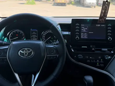 Toyota Camry 2021 года за 12 880 000 тг. в Алматы – фото 6