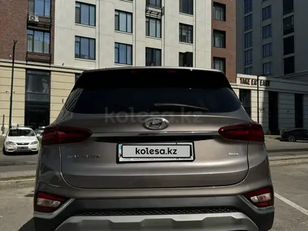 Hyundai Santa Fe 2020 года за 15 100 000 тг. в Астана – фото 3