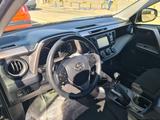 Toyota RAV4 2018 годаfor9 500 000 тг. в Атырау – фото 5