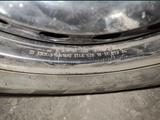 Зимние шины pirelli 215/65 r16 со штампованными дисками и колпаками за 30 000 тг. в Алматы – фото 2