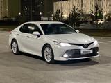 Toyota Camry 2019 года за 15 200 000 тг. в Туркестан – фото 2