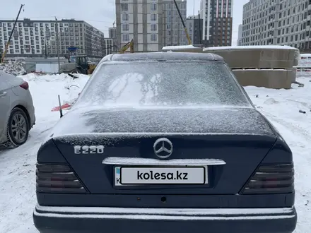 Mercedes-Benz E 220 1994 года за 1 800 000 тг. в Астана – фото 4