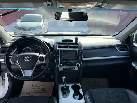 Toyota Camry 2014 года за 6 000 000 тг. в Актобе – фото 22