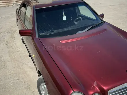 Mercedes-Benz E 230 1997 года за 2 150 000 тг. в Караганда – фото 10