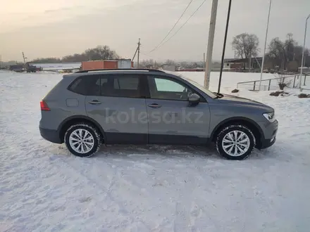 Volkswagen Tiguan 2018 года за 13 500 000 тг. в Алматы – фото 9
