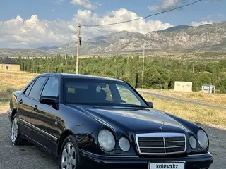 Mercedes-Benz E 320