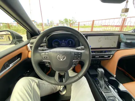 Toyota Camry 2025 года за 22 500 000 тг. в Атырау – фото 9
