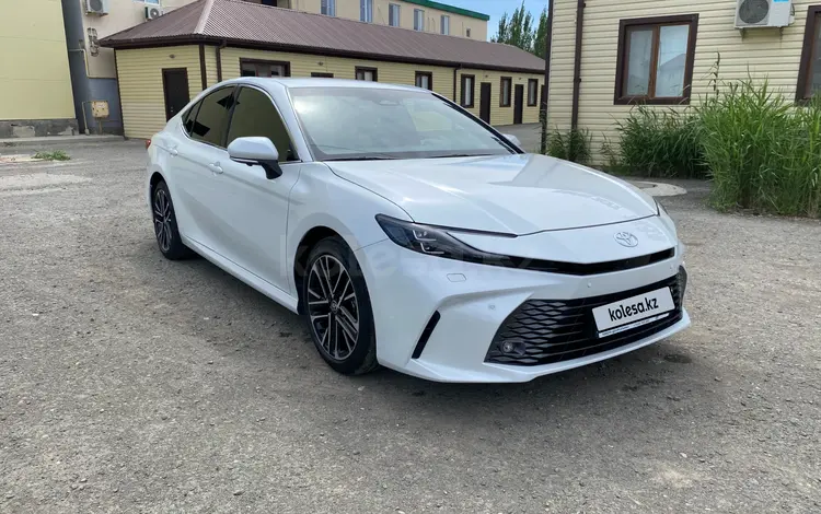 Toyota Camry 2025 года за 22 500 000 тг. в Атырау